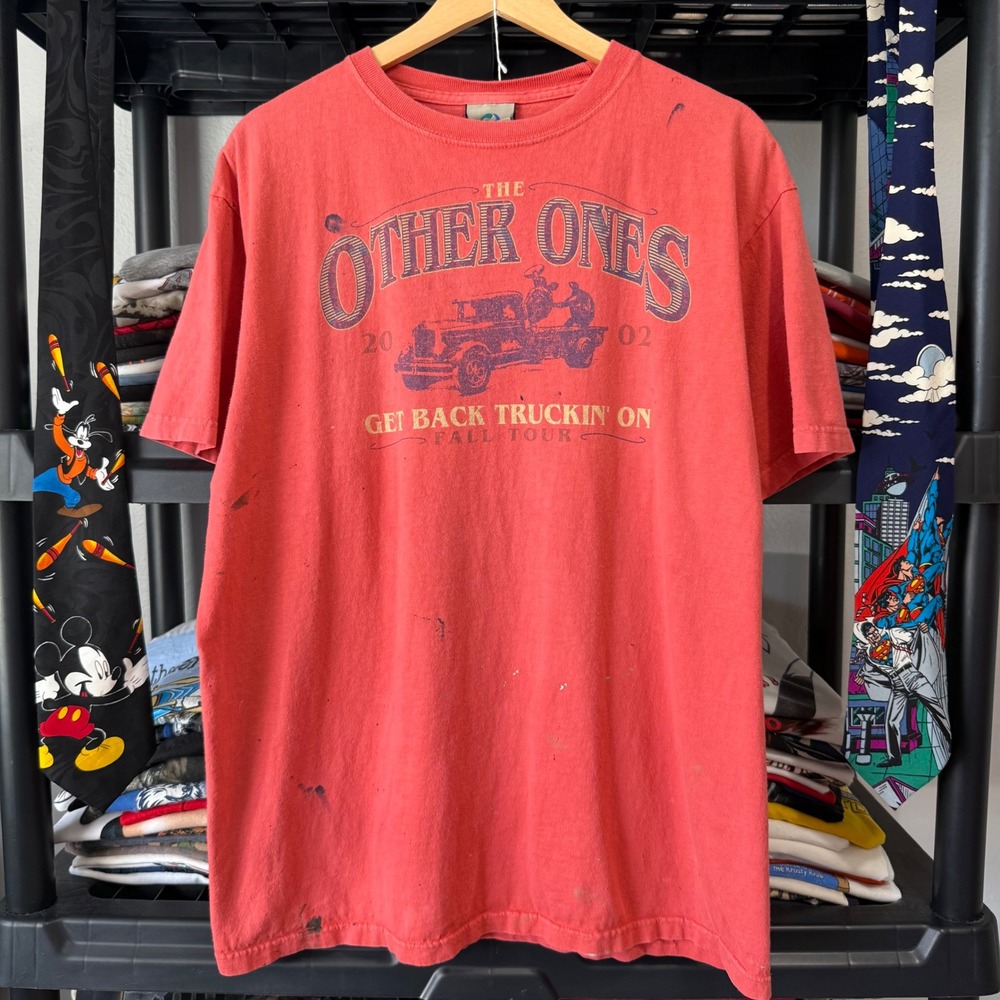 2000s Red The Other Ones Get Back Truckin On Tour T-Shirt Size Large Paint Marks